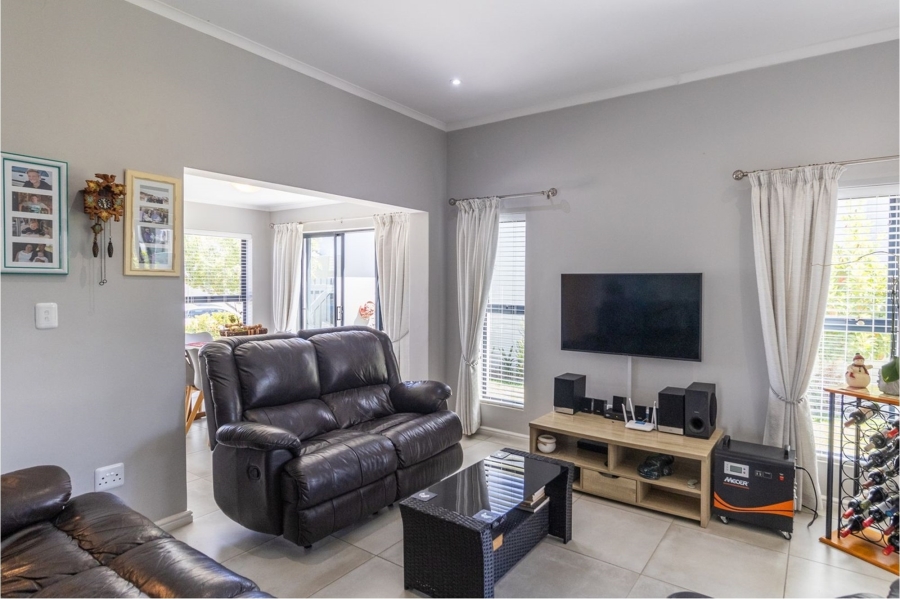 To Let 3 Bedroom Property for Rent in Aan de Wijnlanden Western Cape
